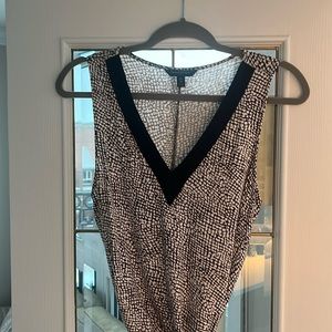 Banana Republic sleeveless top. Never worn. Size M